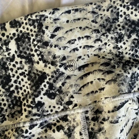 Snake Print Leggings - Picture 12 of 13
